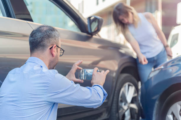 Professional Full Coverage Car Insurance technician working in Merrionette Park, IL